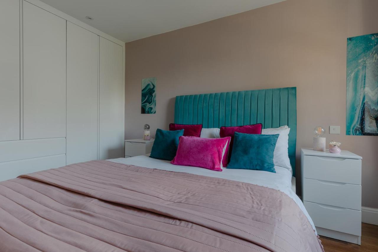 Notting Hill & Hyde Park Exclusive West-End Serene Designer Family Home 5Bed4Bath Londra Dış mekan fotoğraf